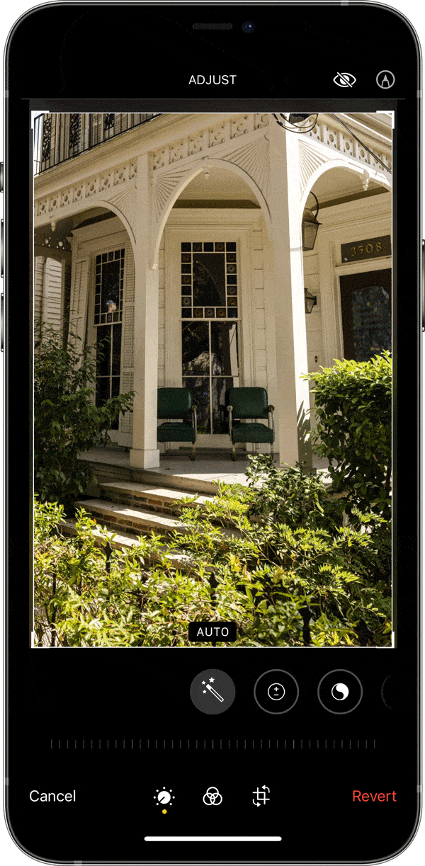 gif of how to adjust the horizontal and vertical perspective of a photo using the native iPhone photo editor