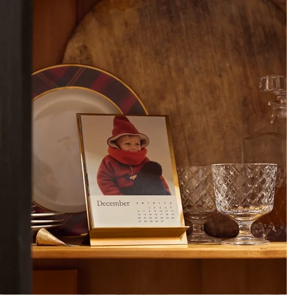 A personalized desktop photo calendar