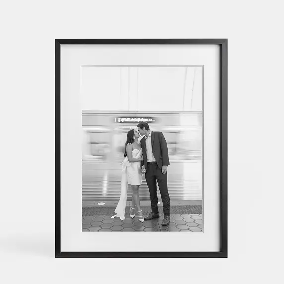 Modern Metal Frame in frame finish Black.