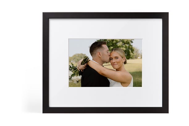 Gallery Frame in frame finish black.