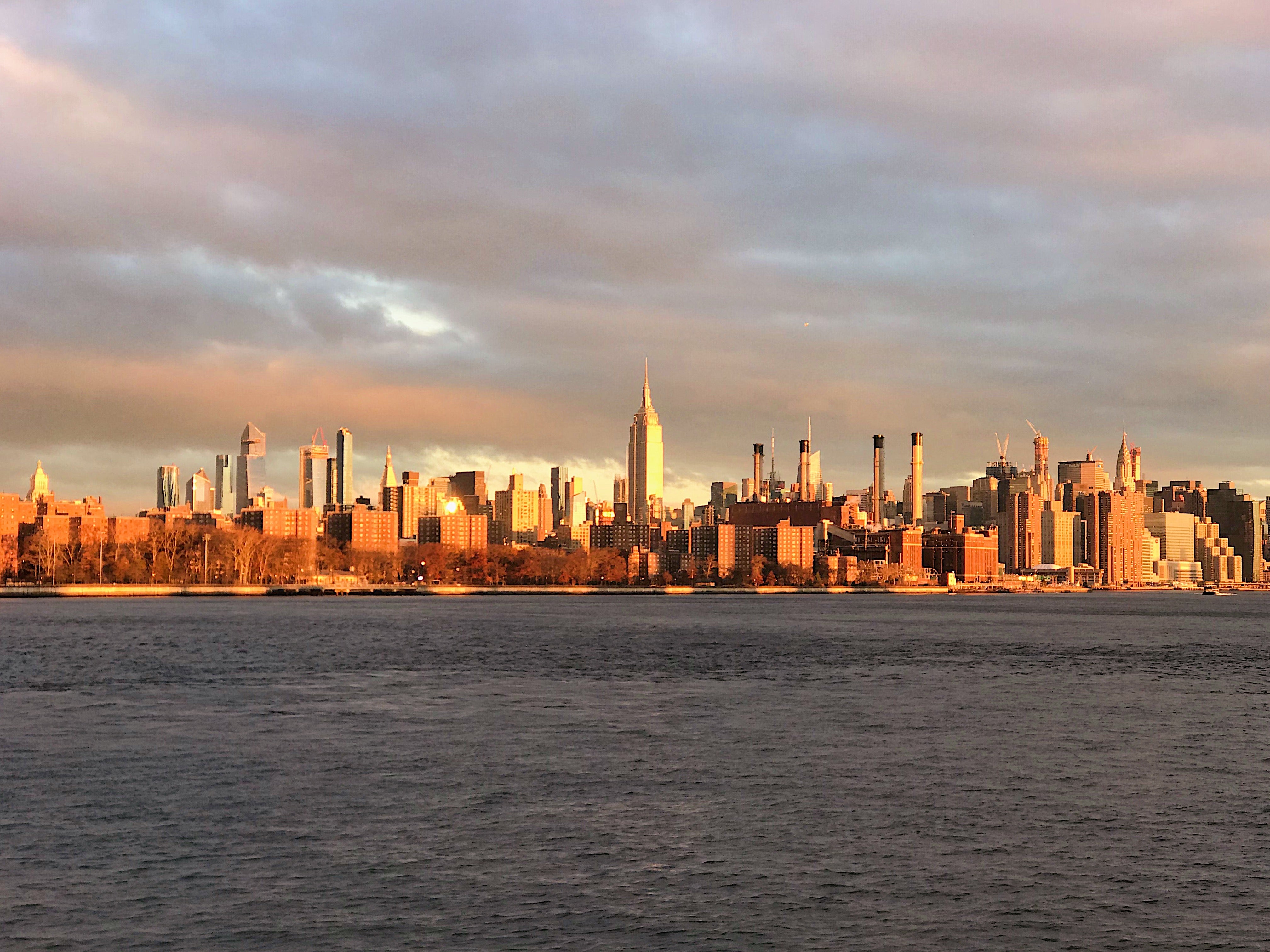 Lucy Laucht photo of sun hitting cityscape at golden hour